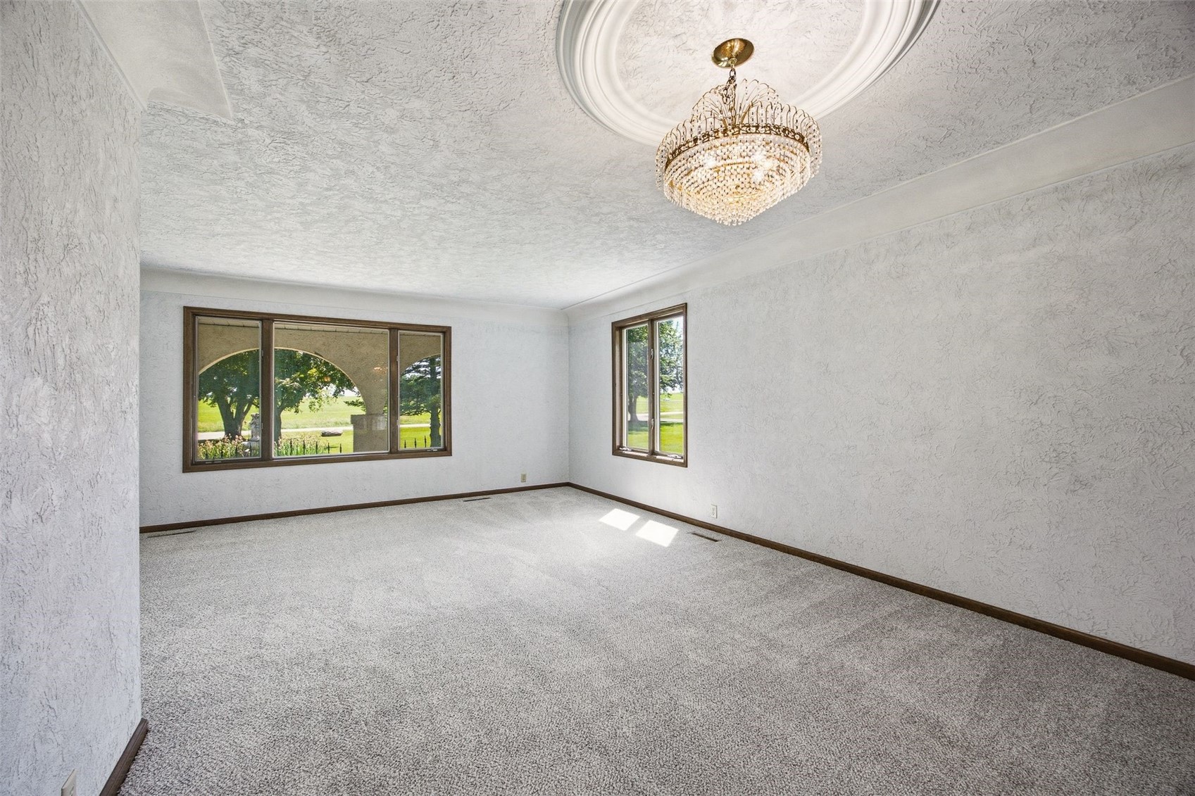 400 E Southview Road Fairfax IA 52228