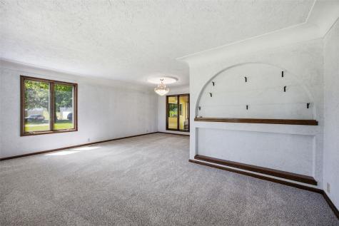 400 E Southview Road Fairfax IA 52228