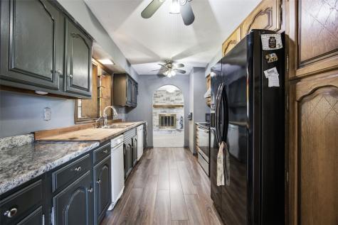 400 E Southview Road Fairfax IA 52228