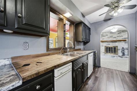 400 E Southview Road Fairfax IA 52228