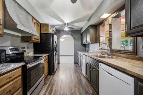 400 E Southview Road Fairfax IA 52228