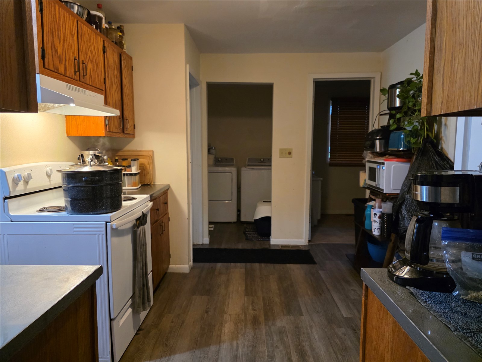 2004 11th Avenue Belle Plaine IA 52208