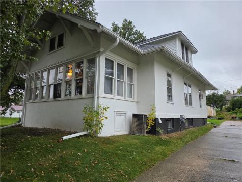 2004 11th Avenue Belle Plaine IA 52208