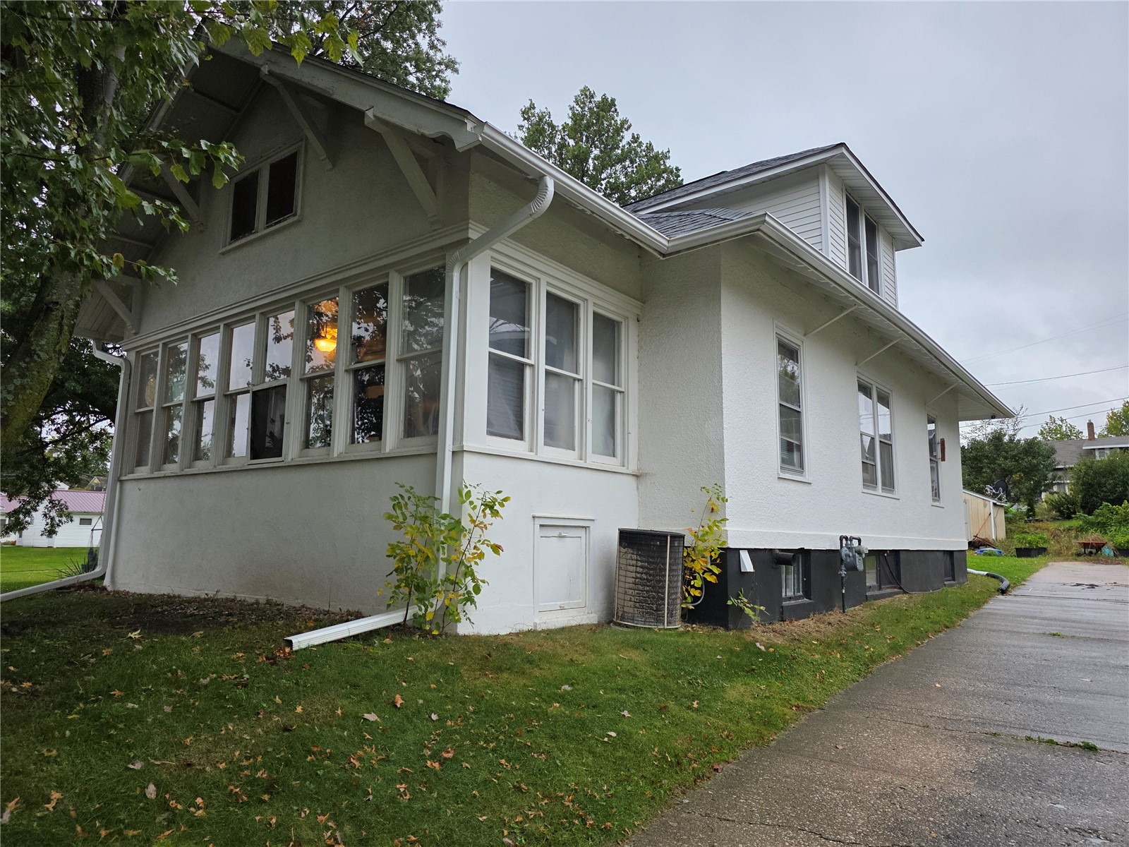 2004 11th Avenue Belle Plaine IA 52208