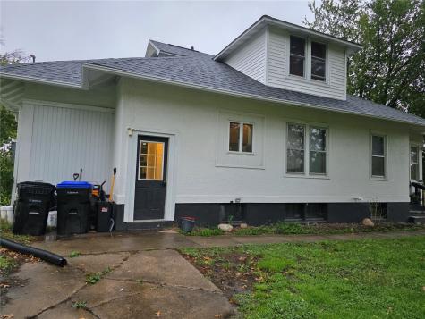 2004 11th Avenue Belle Plaine IA 52208