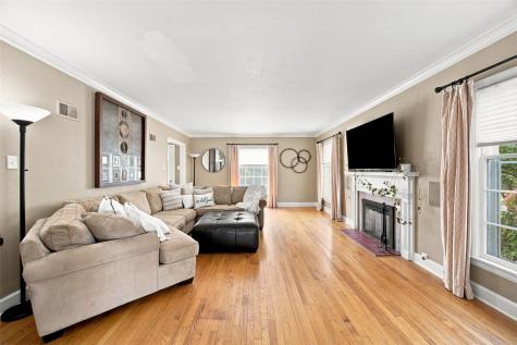 1926 Blake Boulevard SE Cedar Rapids IA 52403