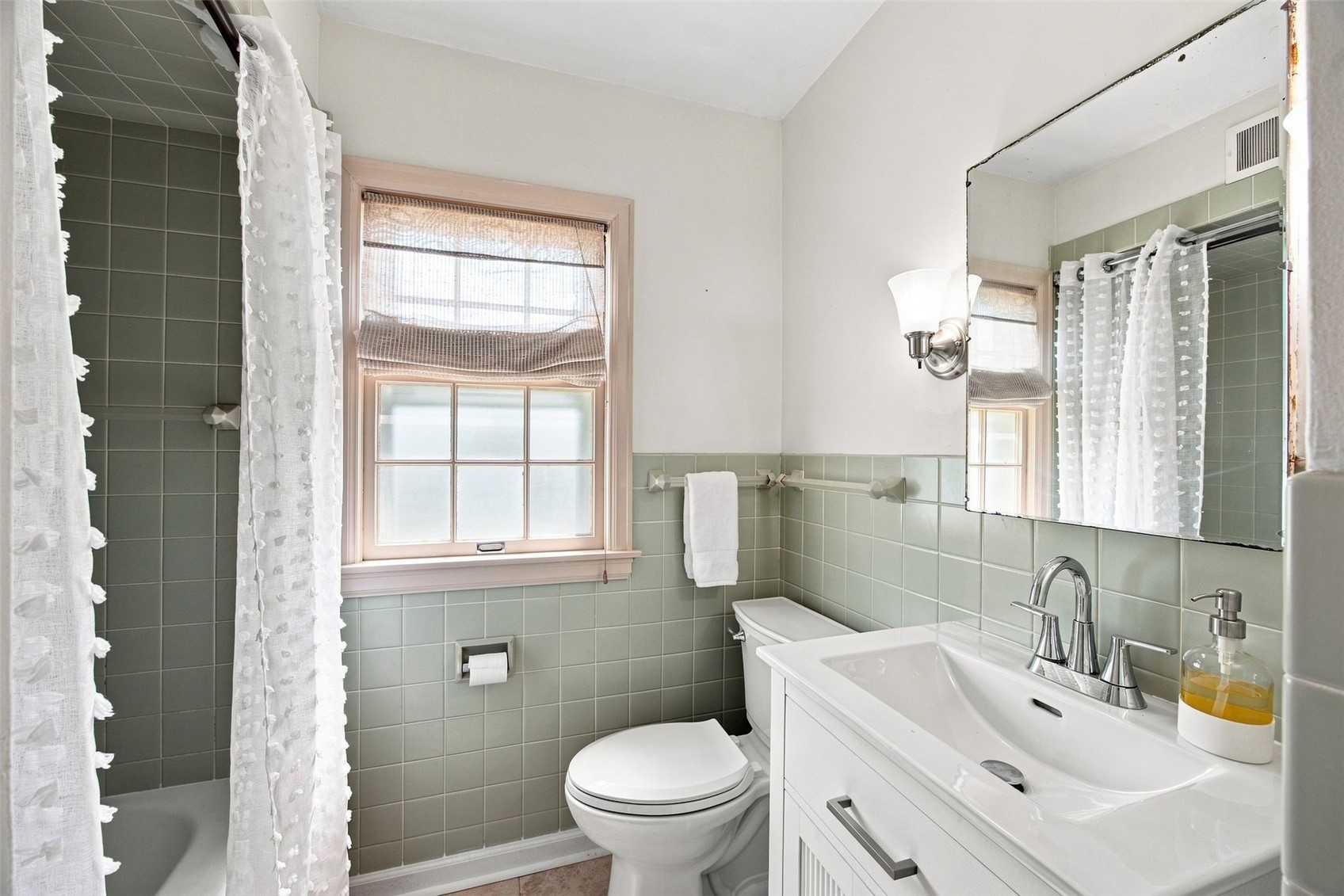 1926 Blake Boulevard SE Cedar Rapids IA 52403