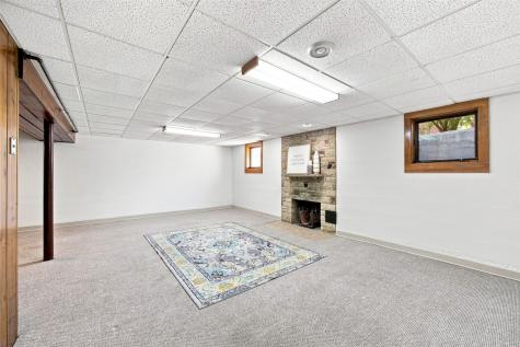 1926 Blake Boulevard SE Cedar Rapids IA 52403