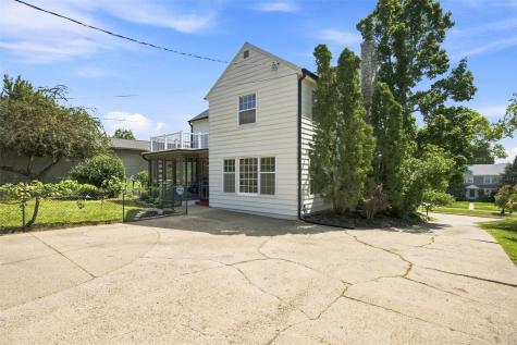 1926 Blake Boulevard SE Cedar Rapids IA 52403
