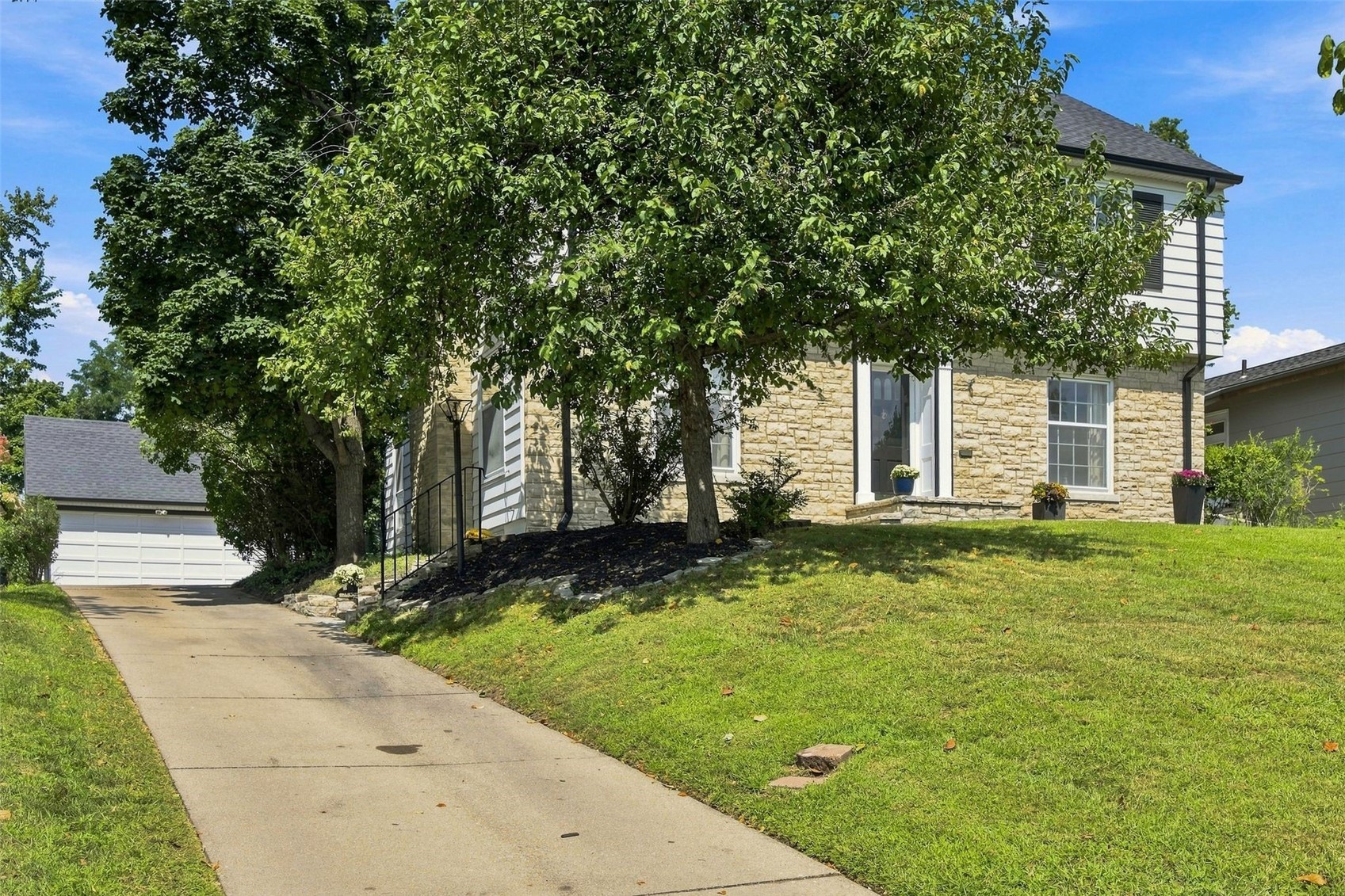 1926 Blake Boulevard SE Cedar Rapids IA 52403