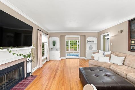 1926 Blake Boulevard SE Cedar Rapids IA 52403