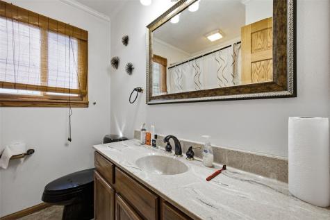 4711 F Avenue NE Cedar Rapids IA 52402
