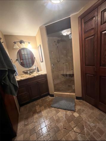 4711 F Avenue NE Cedar Rapids IA 52402