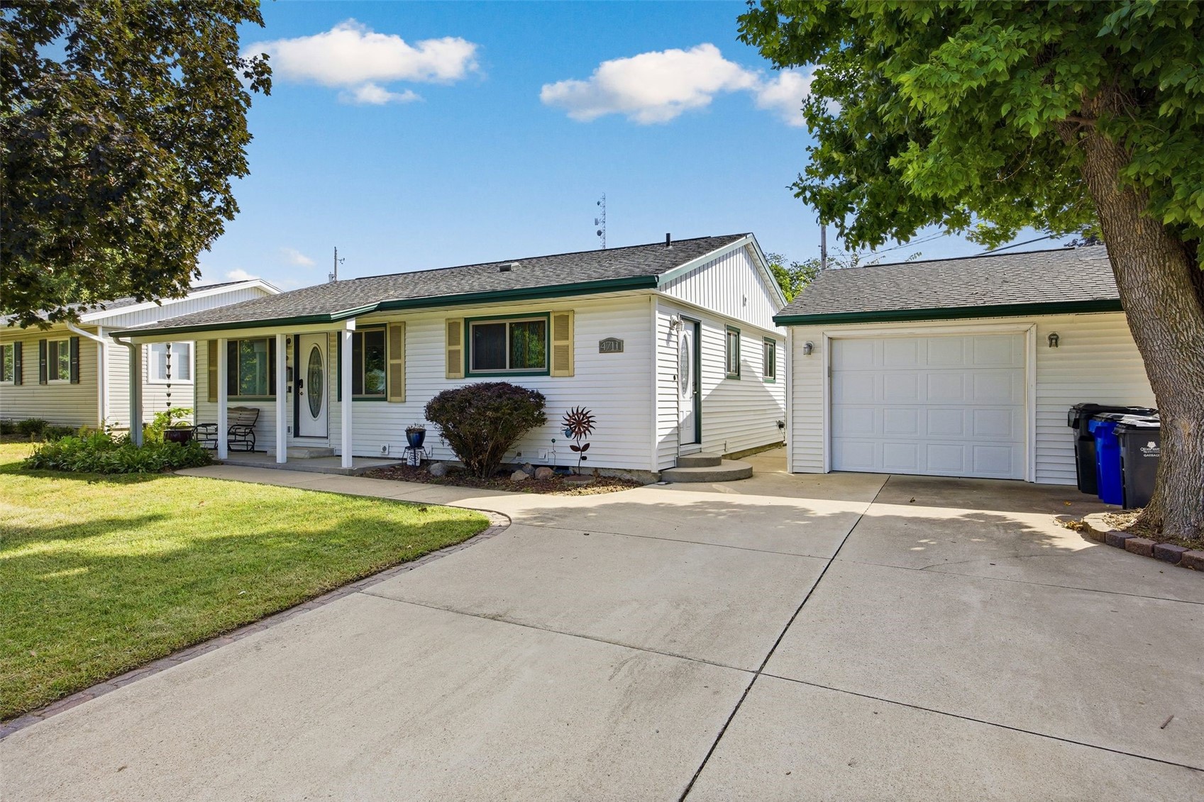 4711 F Avenue NE Cedar Rapids IA 52402