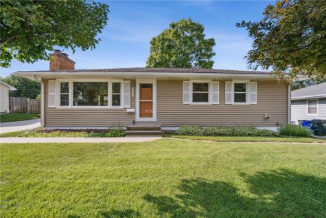 3833 Clark Road SE Cedar Rapids IA 52403