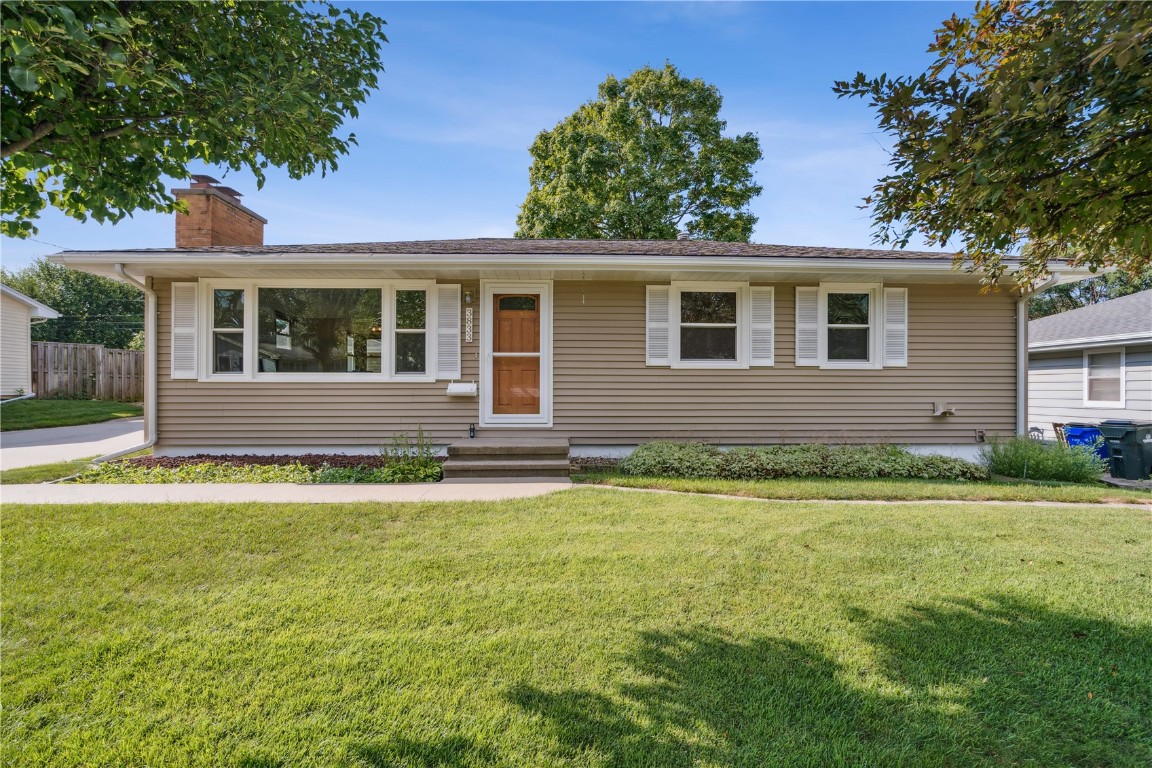 3833 Clark Road SE Cedar Rapids IA 52403