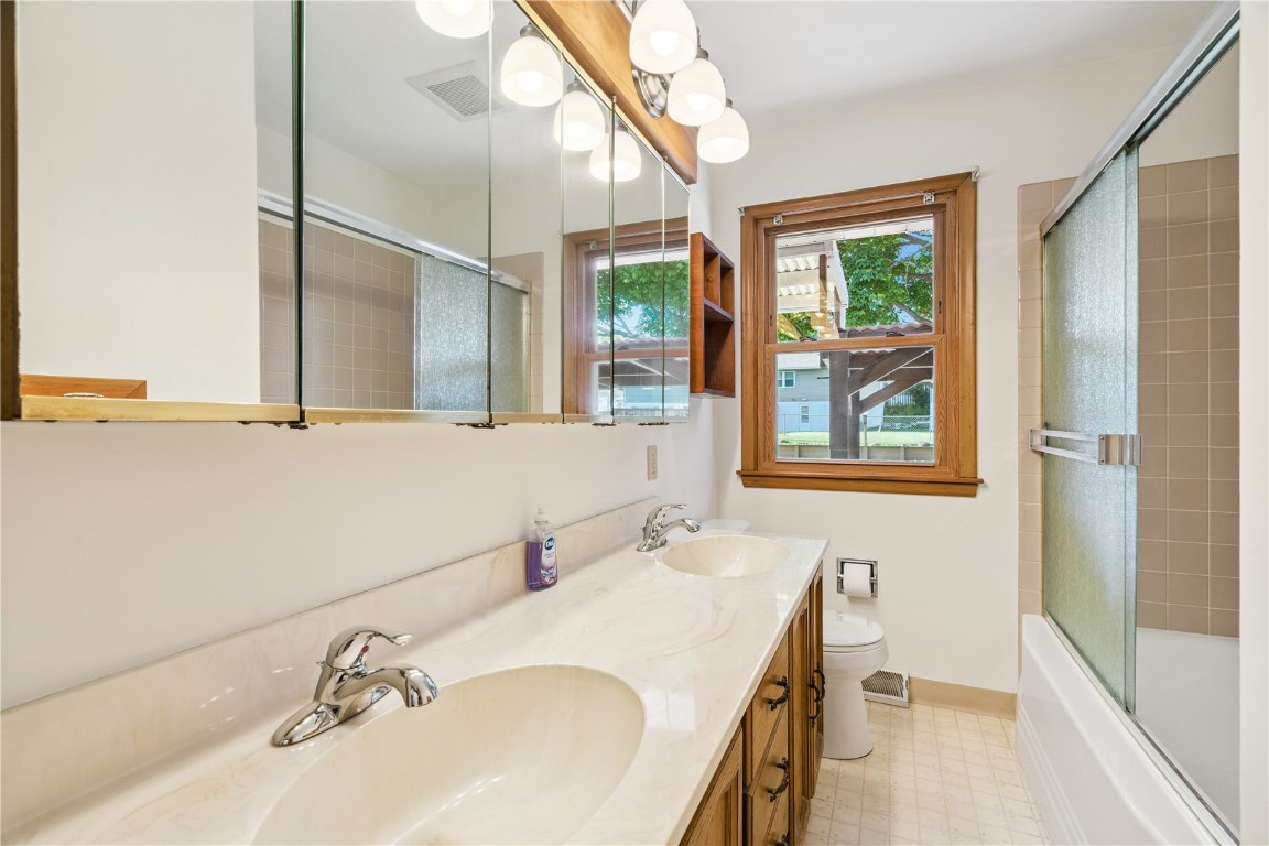 3833 Clark Road SE Cedar Rapids IA 52403