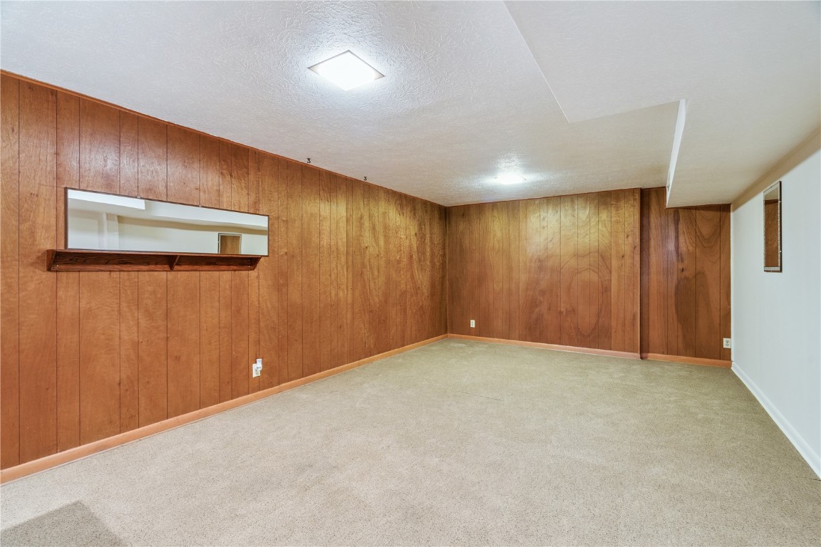 3833 Clark Road SE Cedar Rapids IA 52403