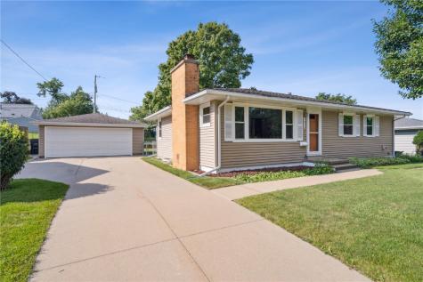 3833 Clark Road SE Cedar Rapids IA 52403