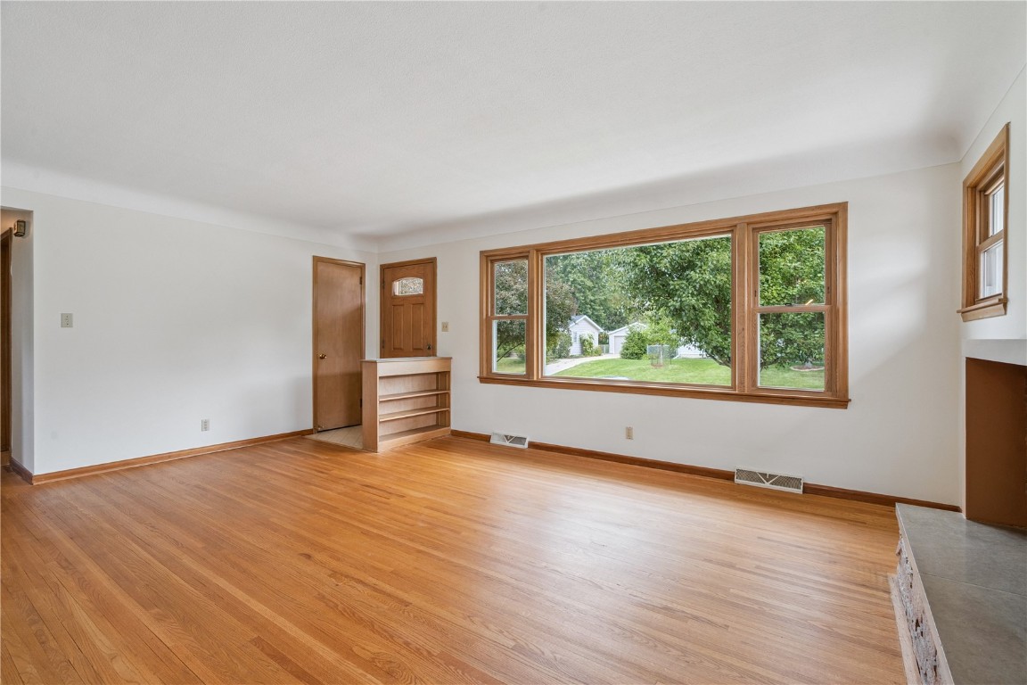 3833 Clark Road SE Cedar Rapids IA 52403