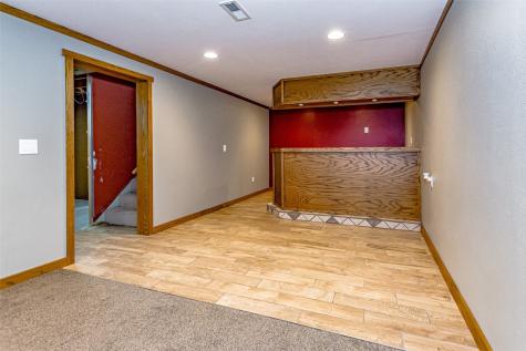 833 30th Street NE Cedar Rapids IA 52402