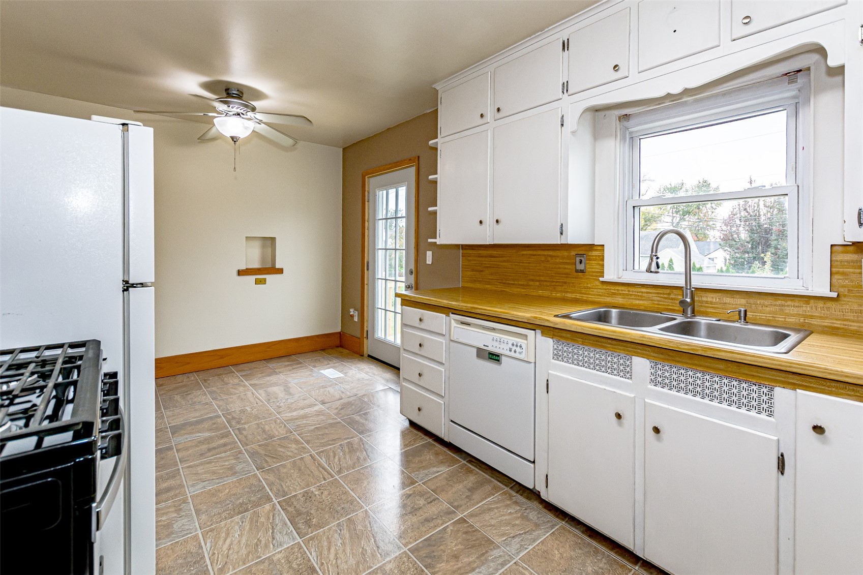 833 30th Street NE Cedar Rapids IA 52402