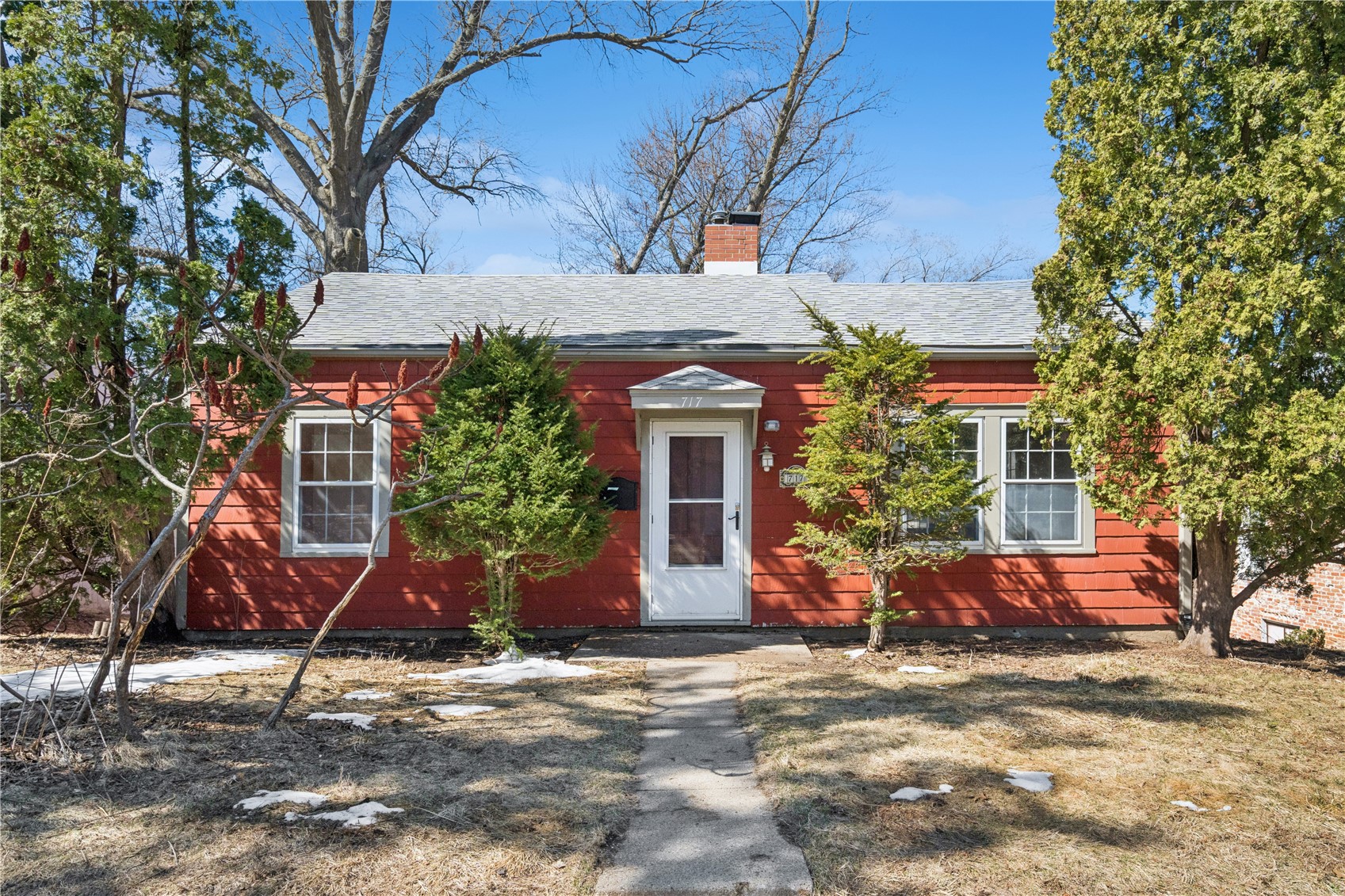717 S 7th Avenue Iowa City IA 52240