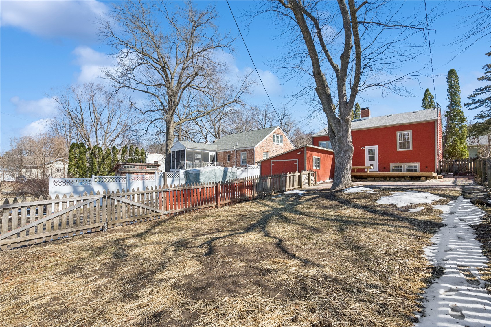 717 S 7th Avenue Iowa City IA 52240