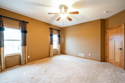 439 Creek Side Drive Fairfax IA 52228