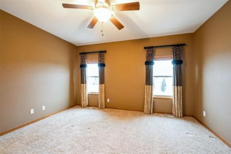 439 Creek Side Drive Fairfax IA 52228