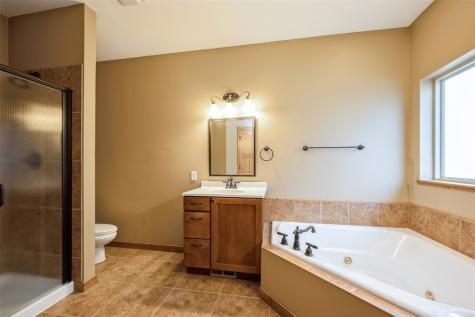 439 Creek Side Drive Fairfax IA 52228
