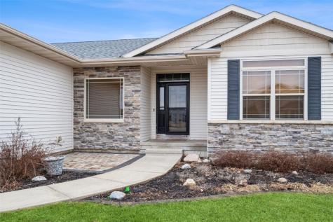 439 Creek Side Drive Fairfax IA 52228