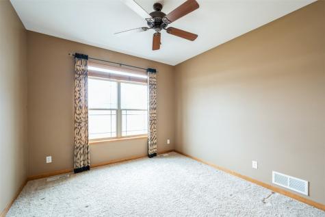 439 Creek Side Drive Fairfax IA 52228