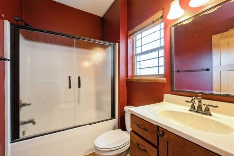 439 Creek Side Drive Fairfax IA 52228