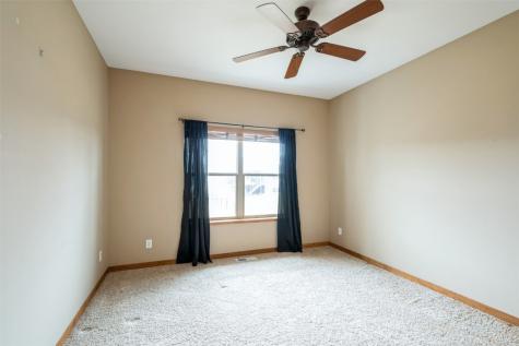 439 Creek Side Drive Fairfax IA 52228