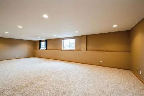 439 Creek Side Drive Fairfax IA 52228