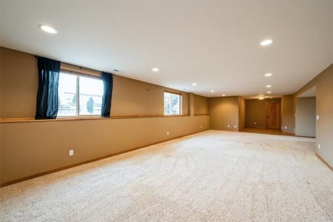 439 Creek Side Drive Fairfax IA 52228