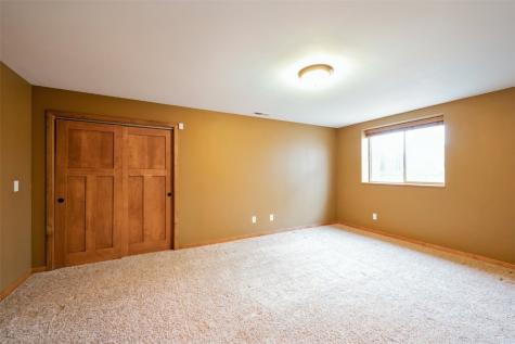 439 Creek Side Drive Fairfax IA 52228