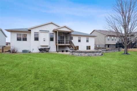 439 Creek Side Drive Fairfax IA 52228