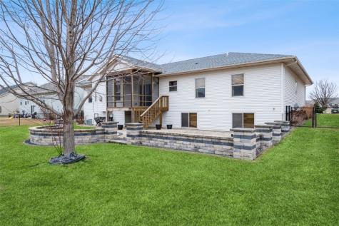 439 Creek Side Drive Fairfax IA 52228