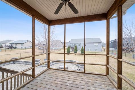 439 Creek Side Drive Fairfax IA 52228
