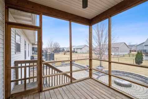 439 Creek Side Drive Fairfax IA 52228