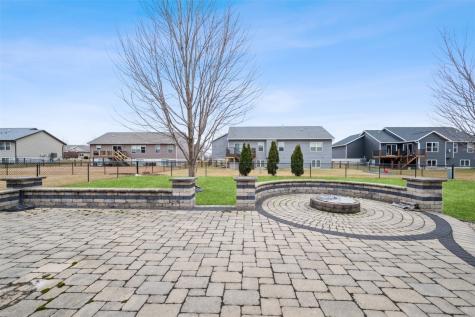439 Creek Side Drive Fairfax IA 52228