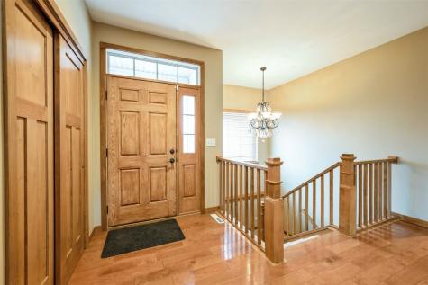 439 Creek Side Drive Fairfax IA 52228