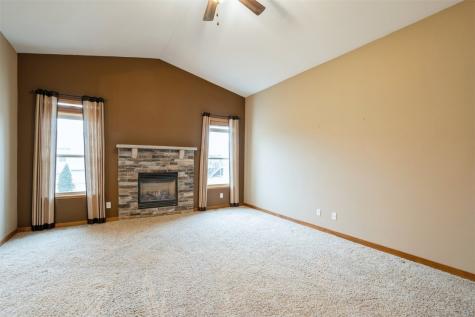 439 Creek Side Drive Fairfax IA 52228