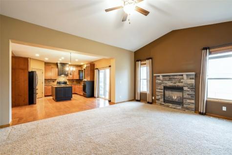 439 Creek Side Drive Fairfax IA 52228