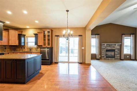 439 Creek Side Drive Fairfax IA 52228