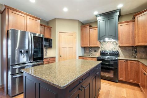 439 Creek Side Drive Fairfax IA 52228