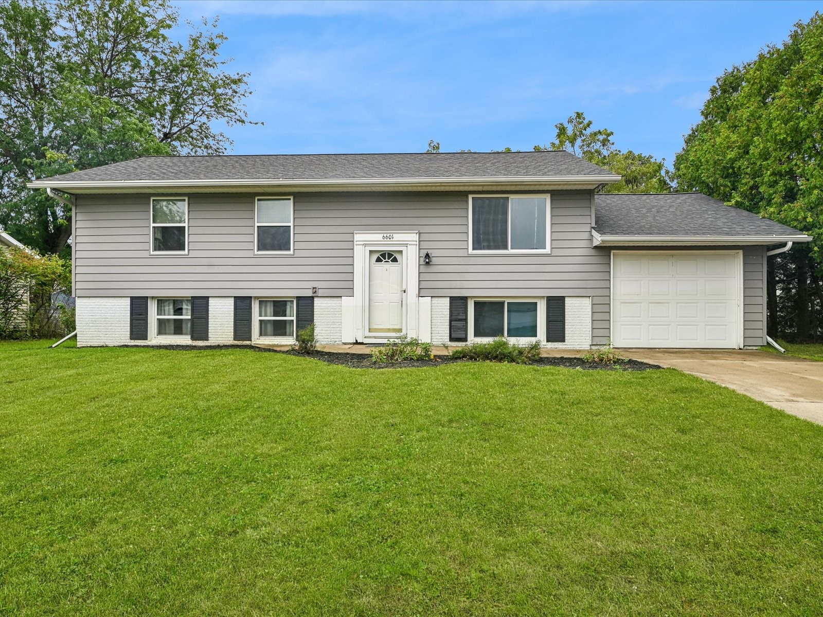 6601 Arbor Lane NE Cedar Rapids IA 52402