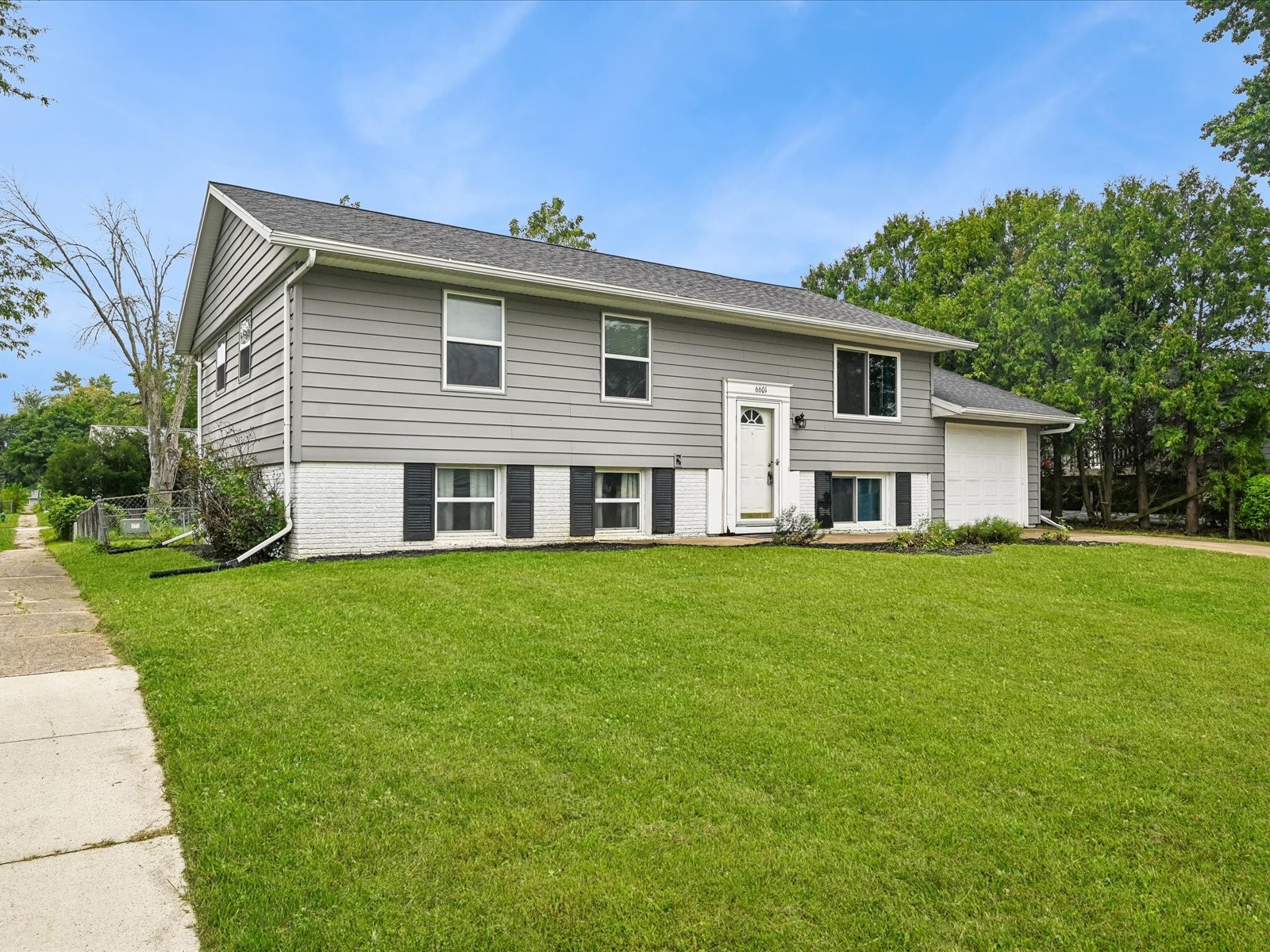 6601 Arbor Lane NE Cedar Rapids IA 52402
